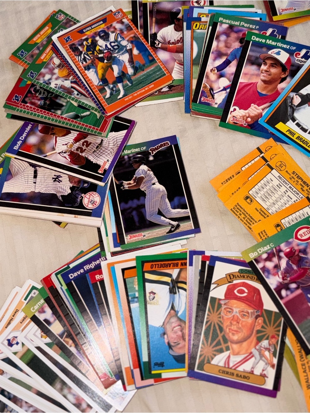 Box of Assorted vintage trading cards - Picture 2 of 9